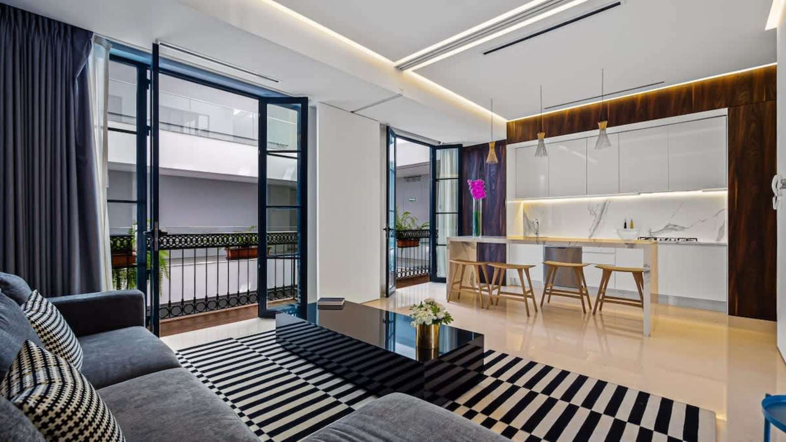 PIER 57 - 410 | 2BR Luxury Condo in Romantic Zone