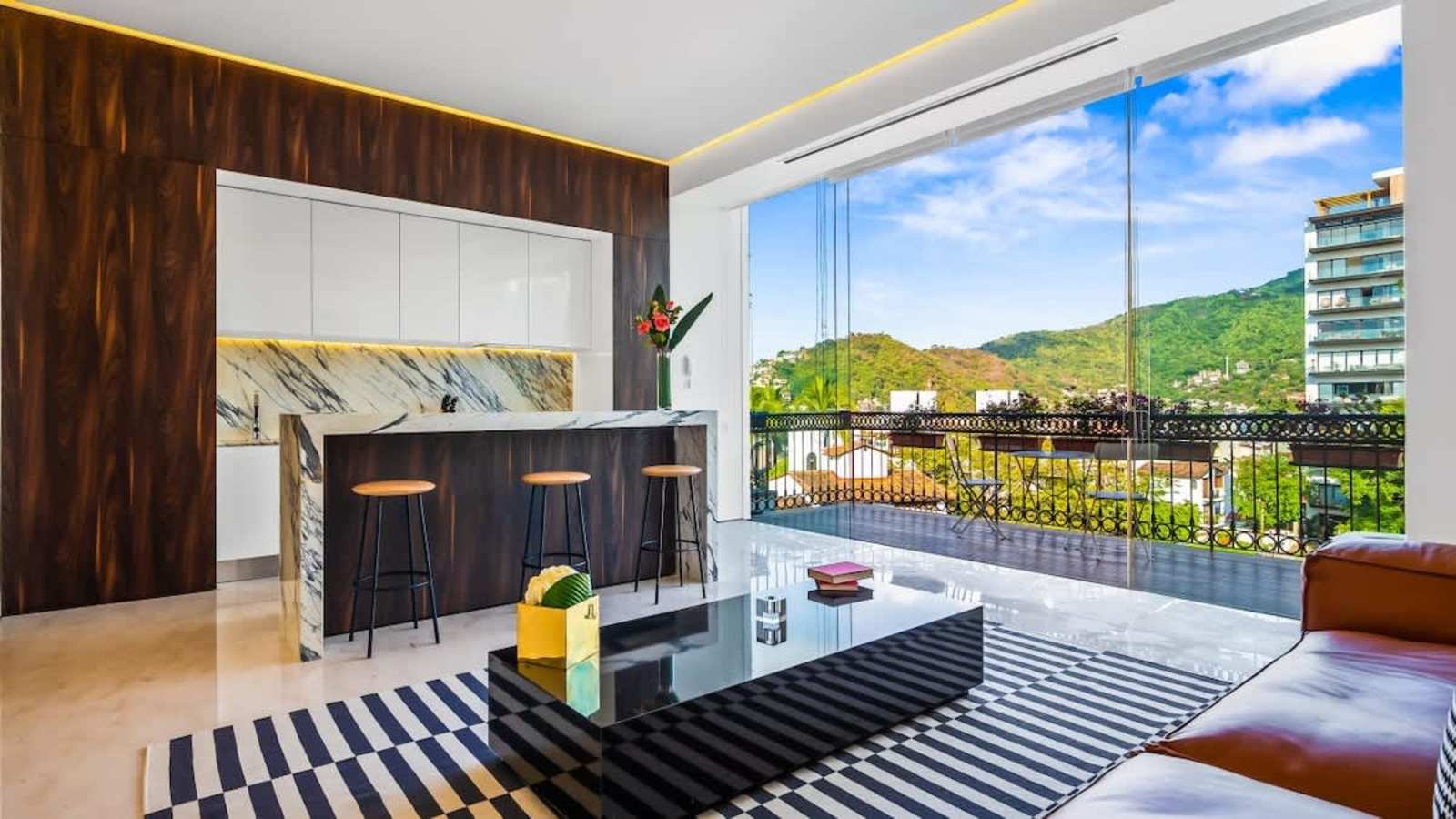 PIER 57 - 711 | 1BR Penthouse Fabulous Views in PV