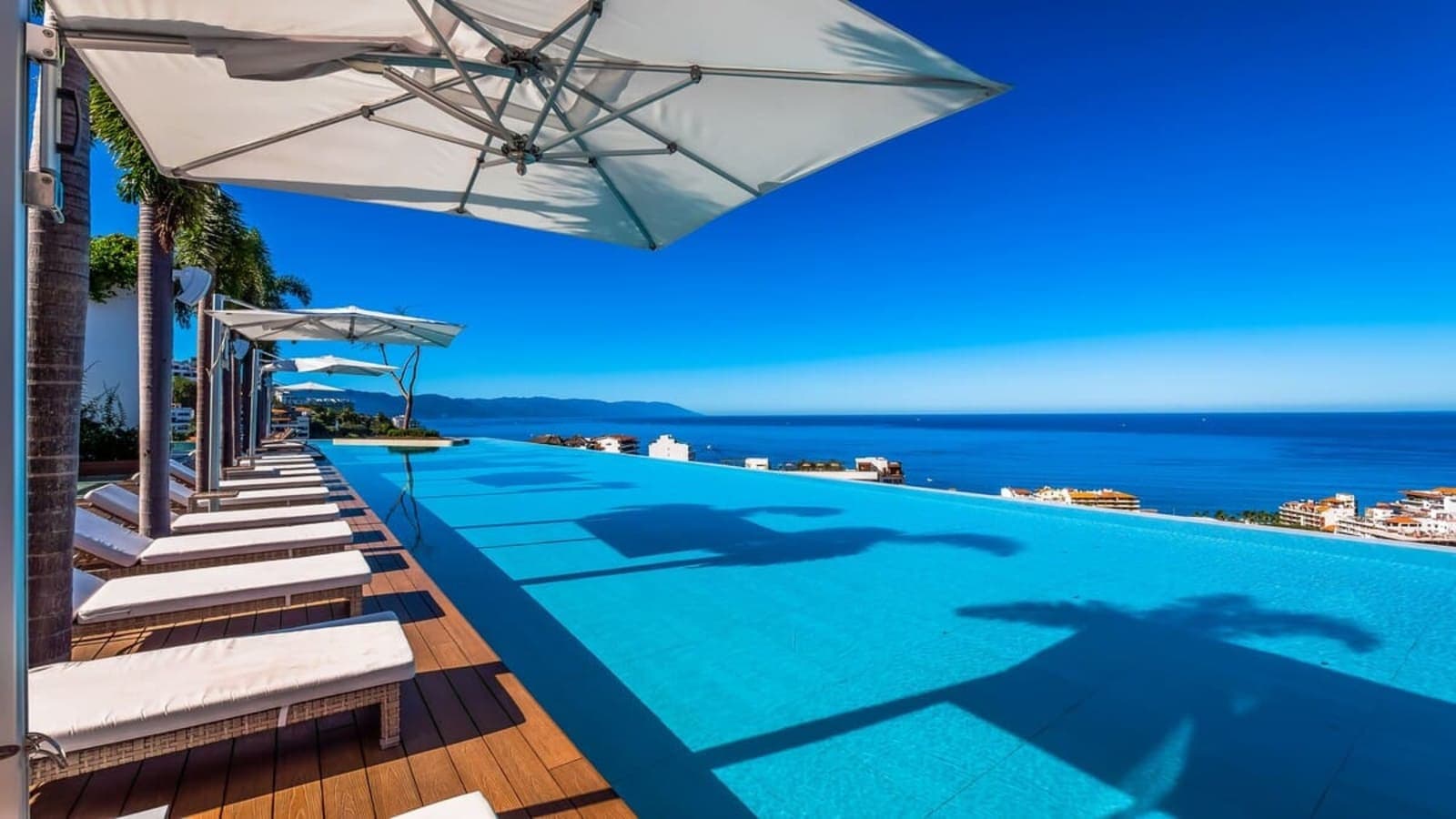 SOHO PV - 712 | 2BR Condo & Great Rooftop in PV